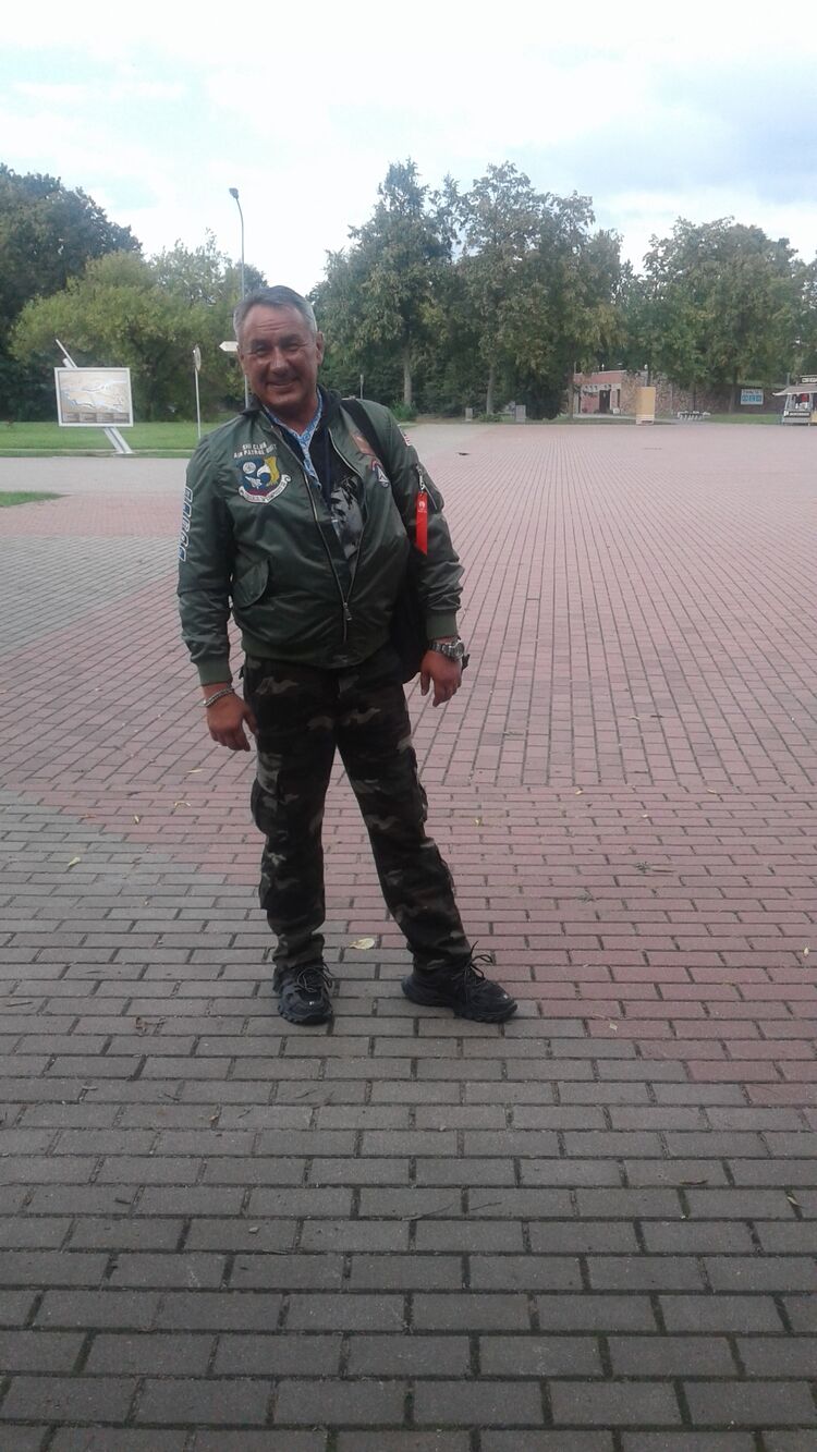  30810974  Rafal, 49 ,    