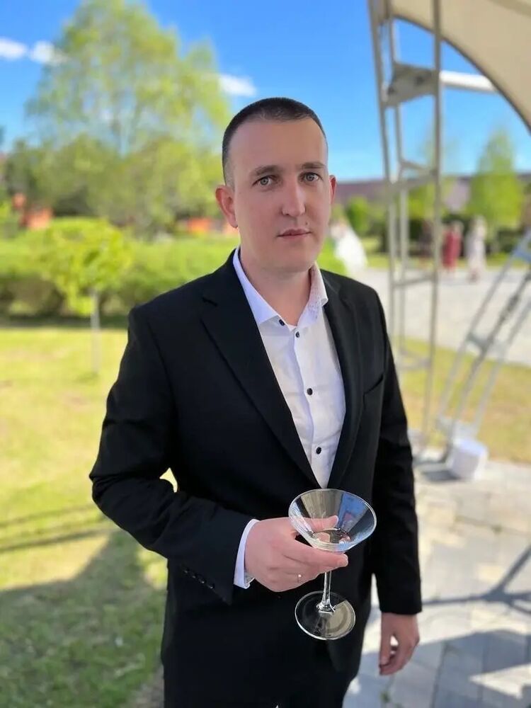  50111464  Anton, 28 ,    Zbuch