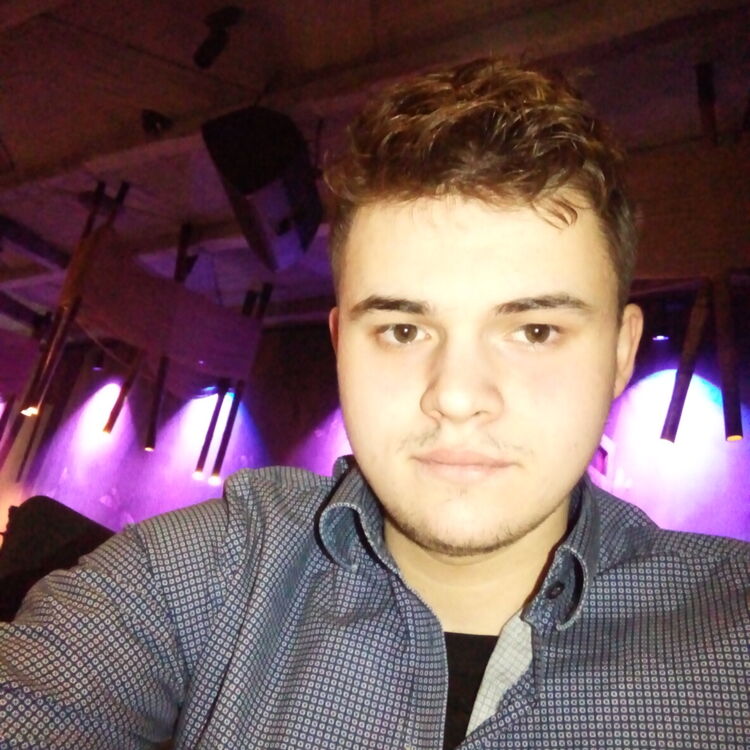  45365154  Roman, 20 ,    -