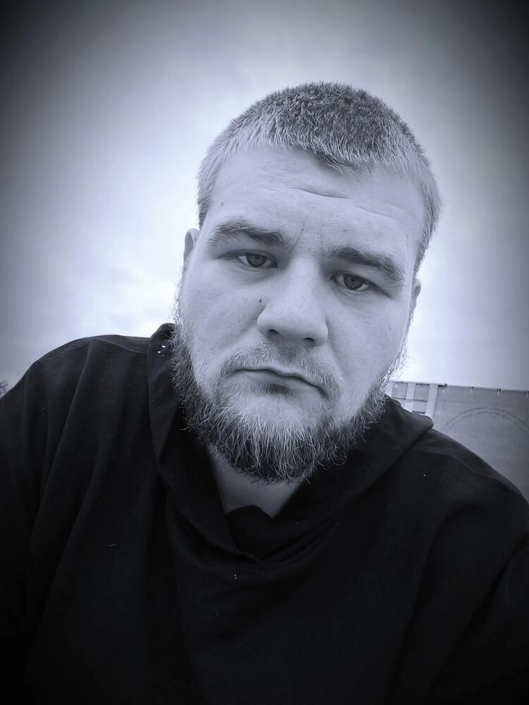  42638344  Anton, 29 ,    