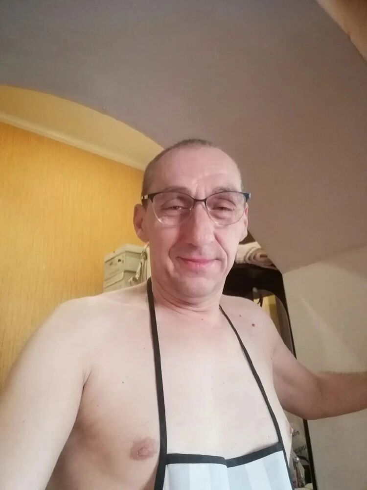  46113064  Slava, 51 ,    