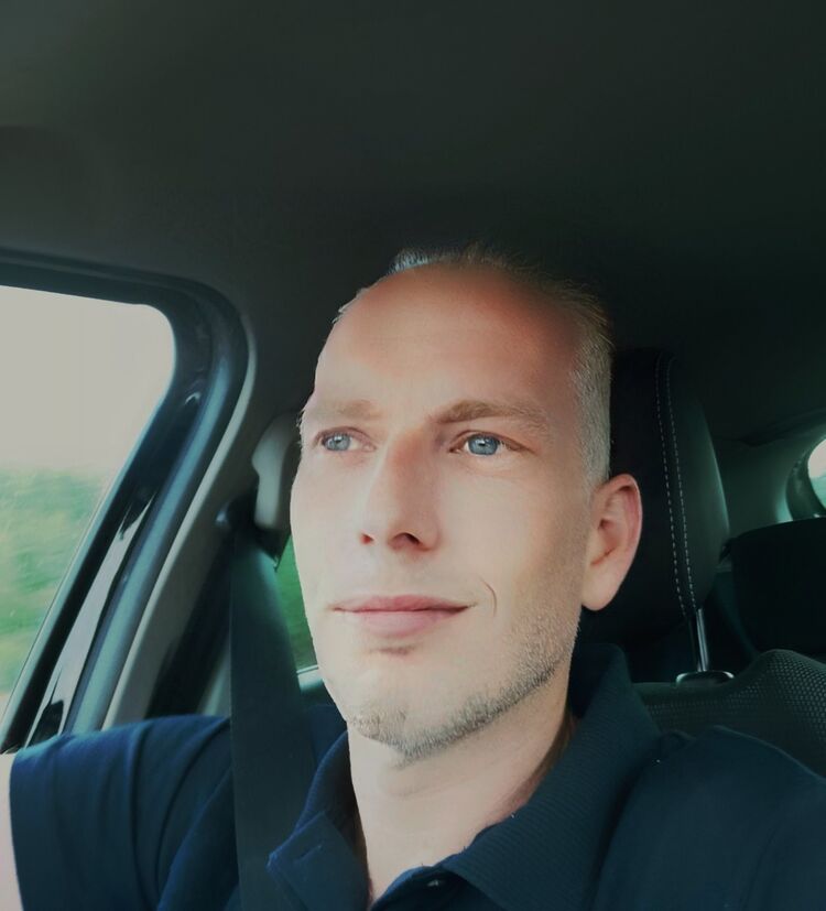  53251414  Dirk, 45 ,    