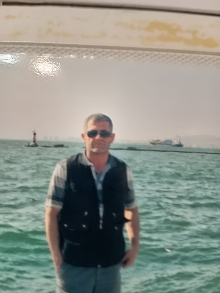  37282864  Axiz, 56 ,    