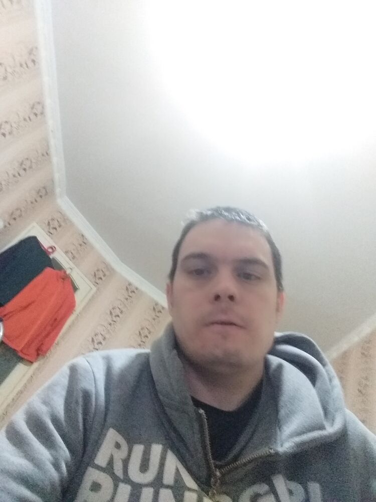  48319674  Artur, 29 ,    