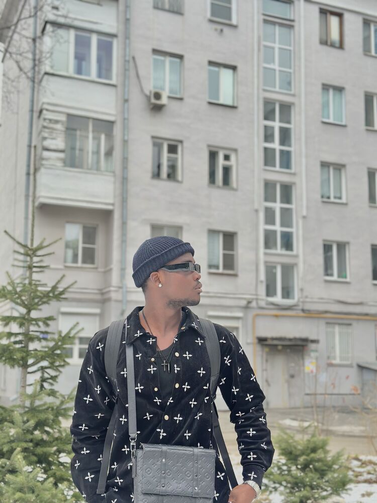  48173174  Stanislas, 24 ,    