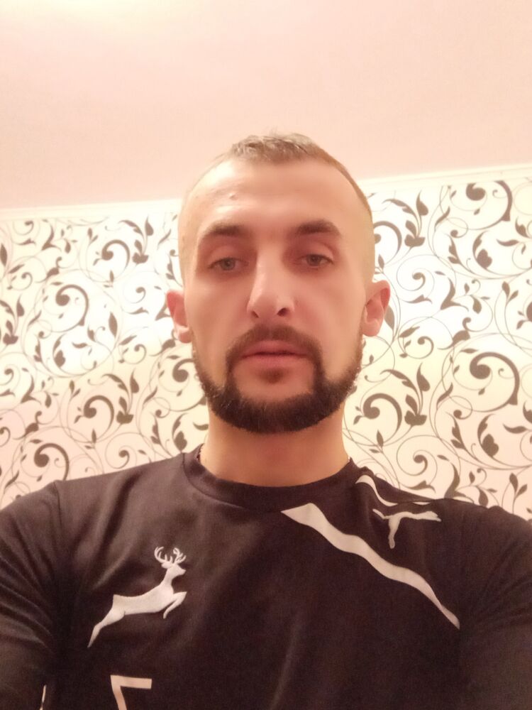 31256784  Oleg, 35 ,    