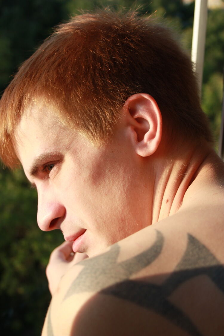  19009564  Alex, 34 ,    