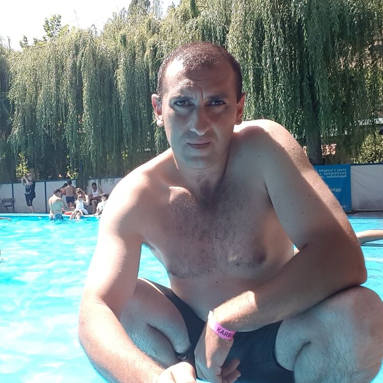  13124074  Artash, 41 ,    