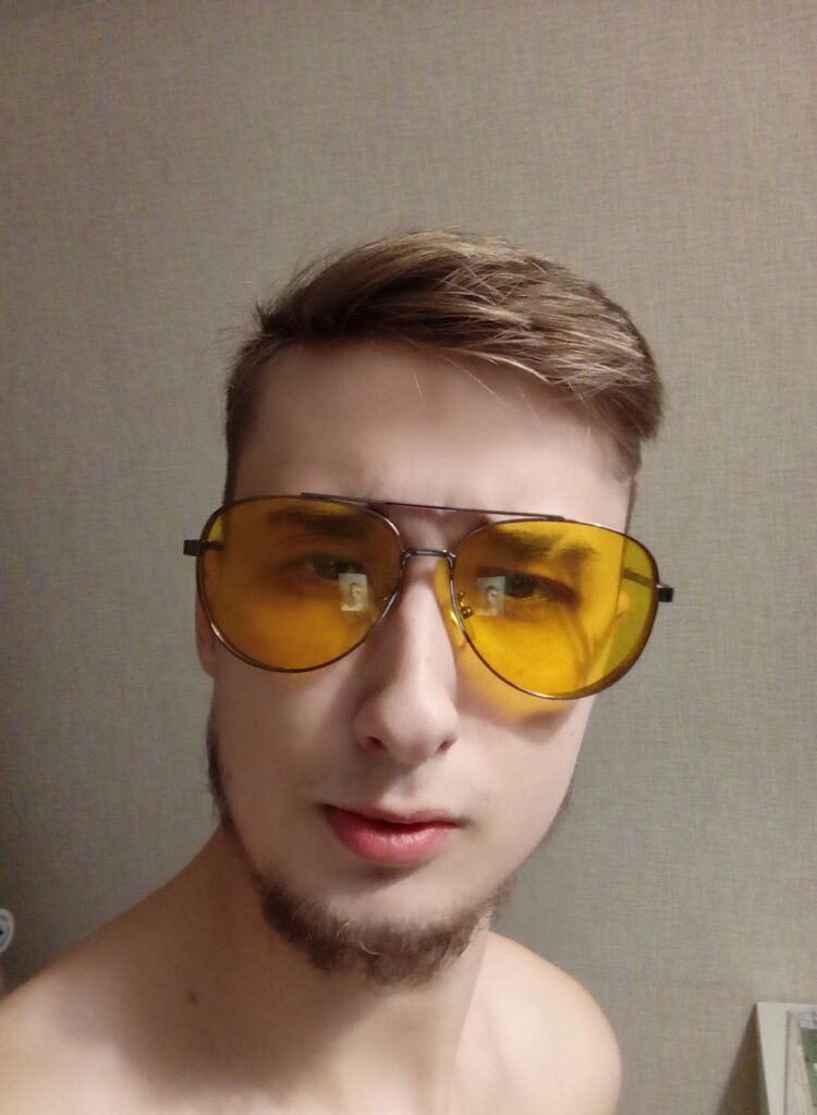  43052574  Artem, 22 ,    