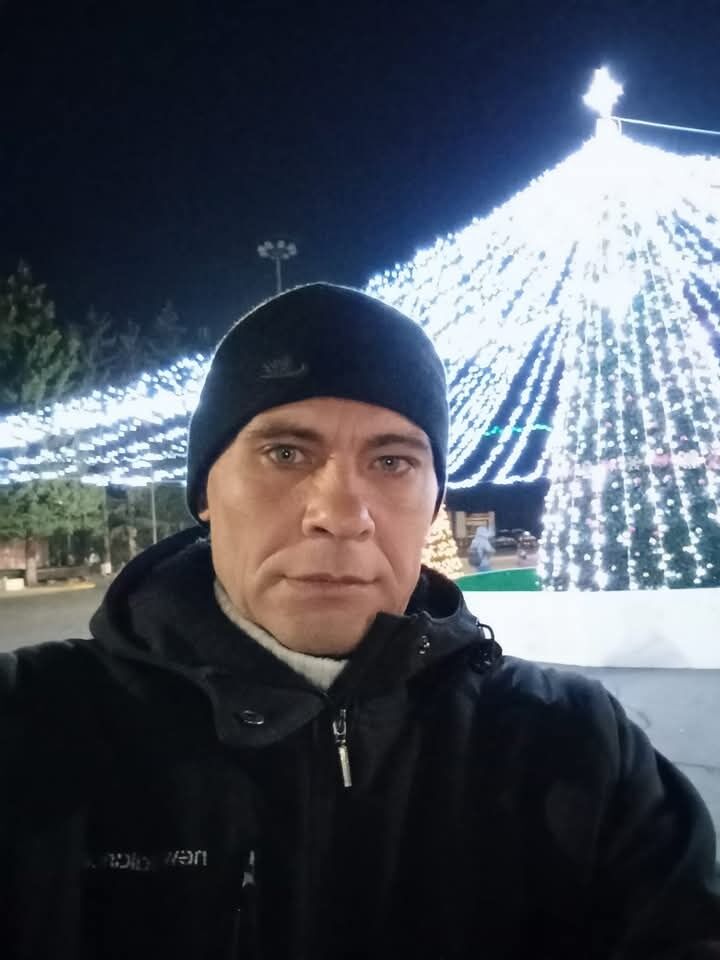  ,   Leonid, 48 ,   c 