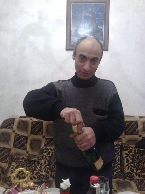  5667784  Noro, 45 ,    