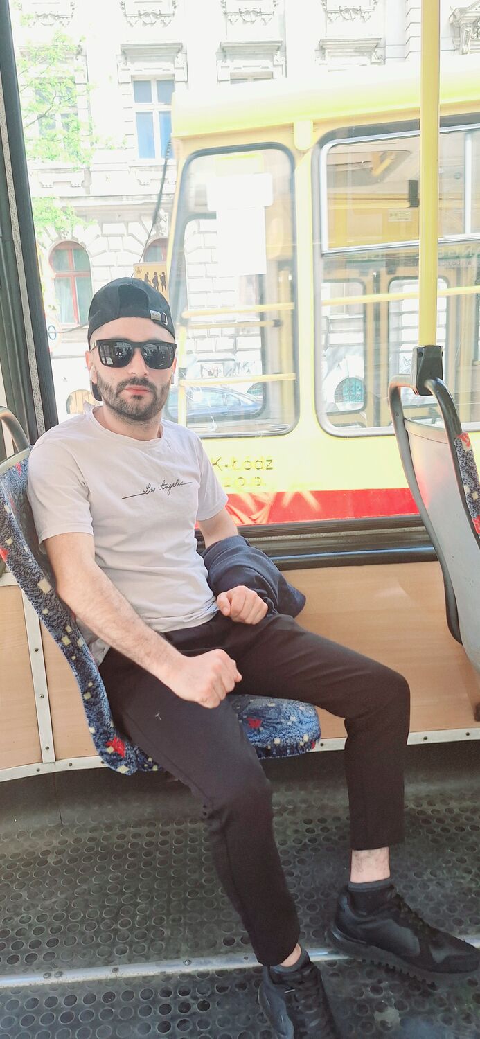  51327494  Yasko, 28 ,    