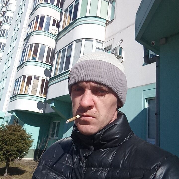  33301394  Mikhail, 36 ,    