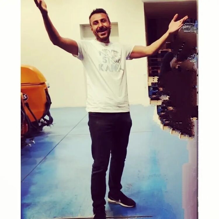  35487564  Mikail, 43 ,    