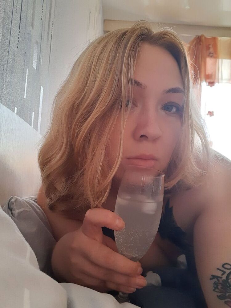  ,   Anastasia, 28 ,   