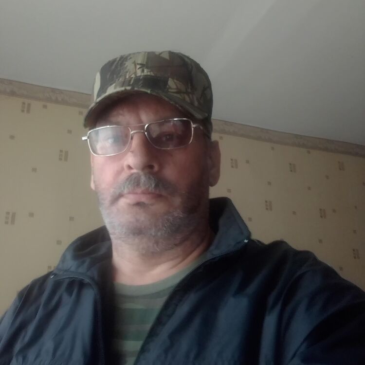  ,   Stiv, 51 ,   