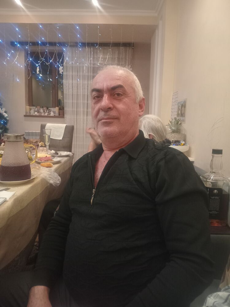  54002184  Suren, 58 ,    