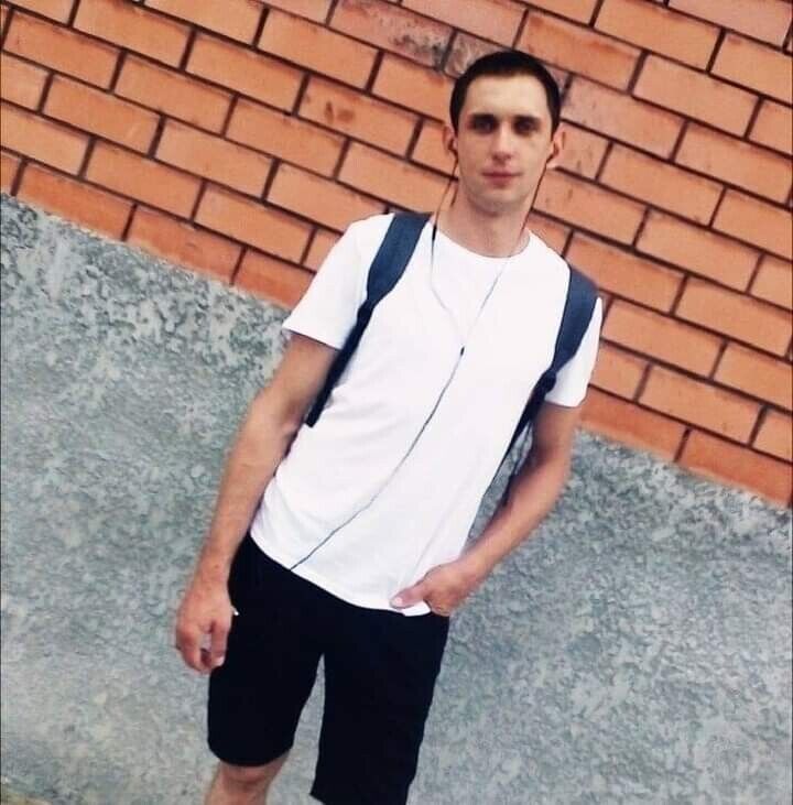  35295134  Artur, 38 ,    