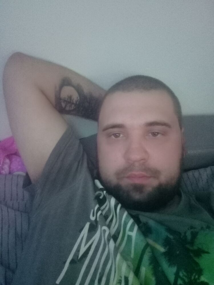  30114484  Igor, 31 ,    
