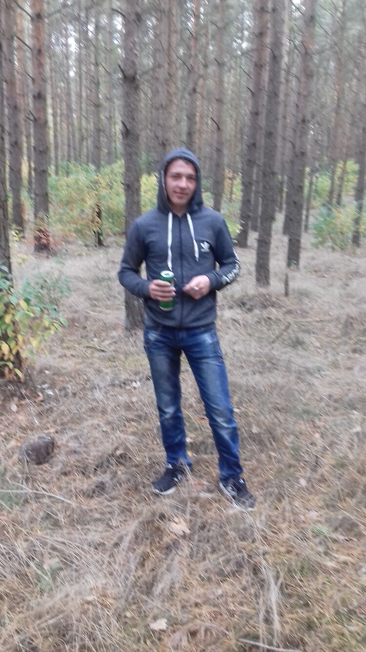  23130704  Andrzej, 28 ,    