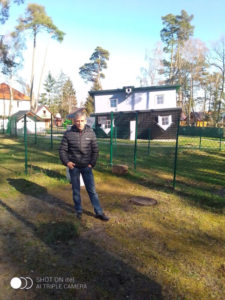  25864914  Valeri, 43 ,    