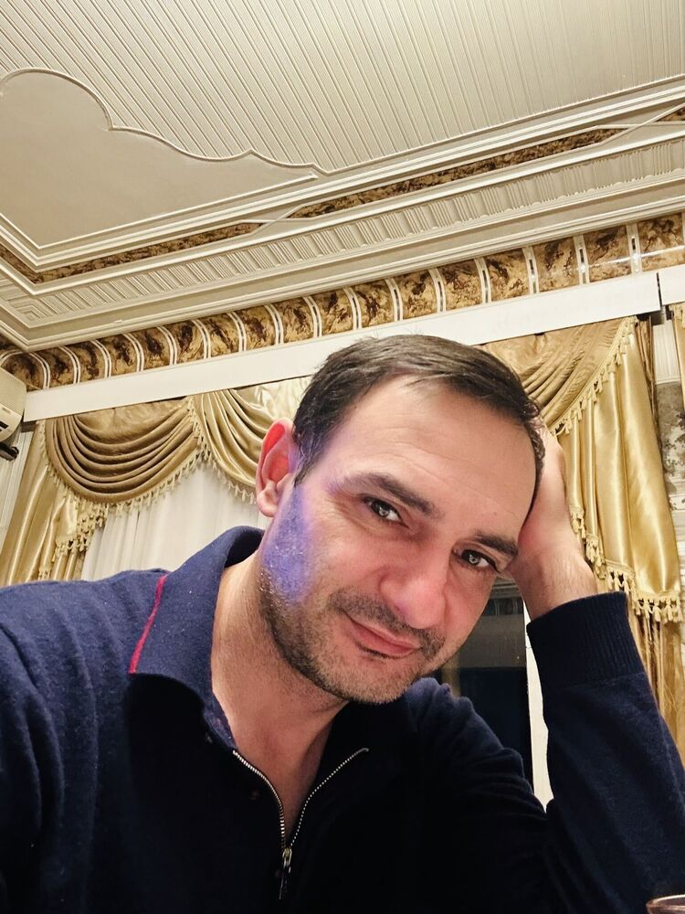  44263764  Niko, 40 ,    