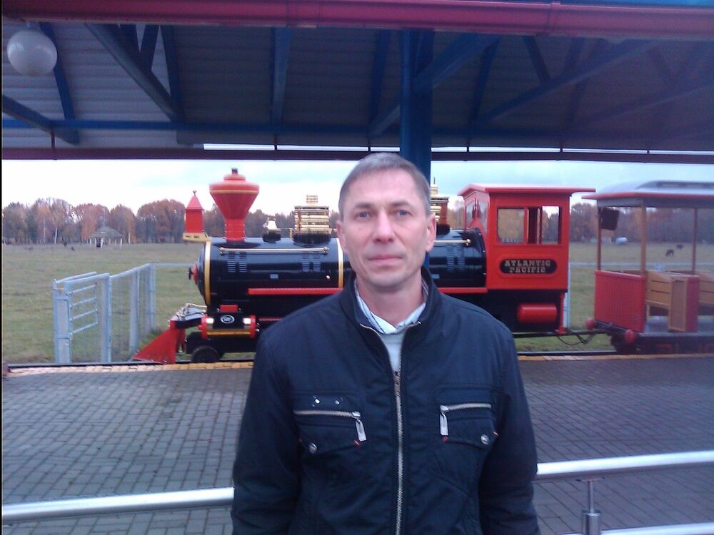  13726524  Oleg, 52 ,    