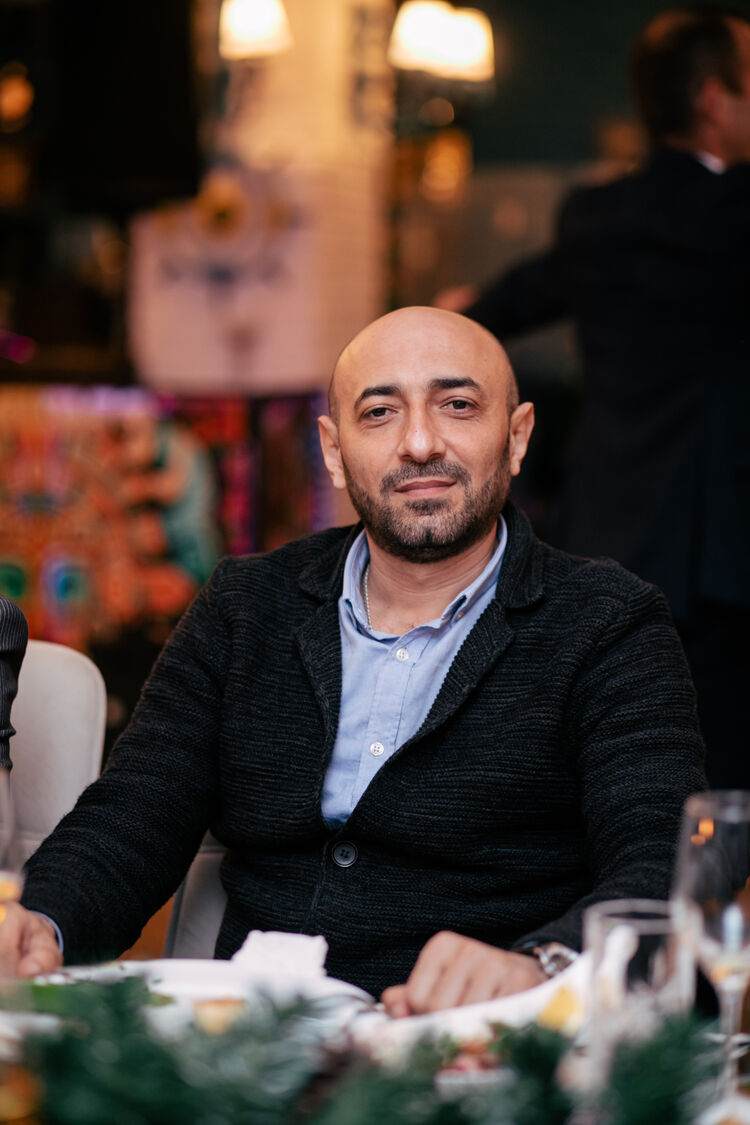  54410764  CAli, 44 ,    