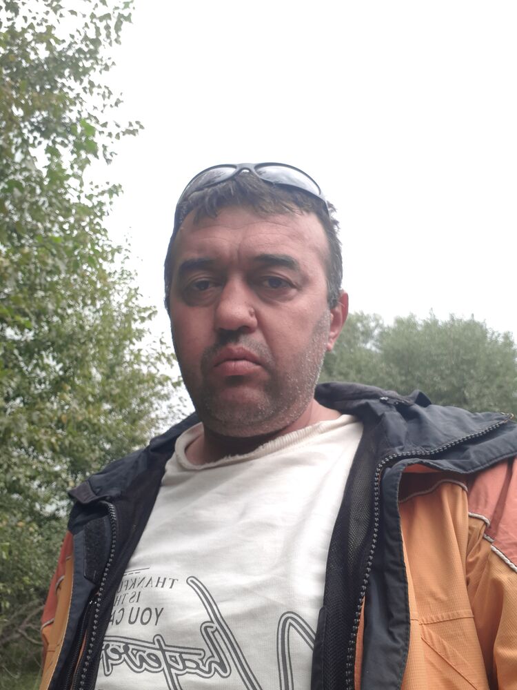  46129654  Oebek, 42 ,    