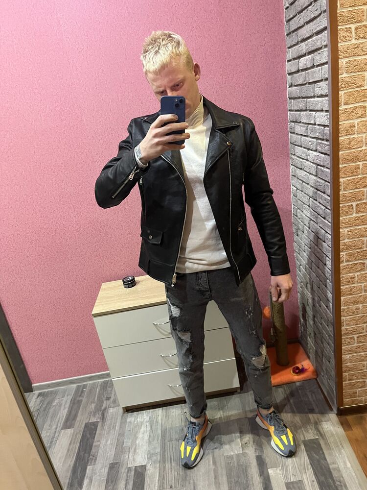  27543874  Denis, 31 ,    