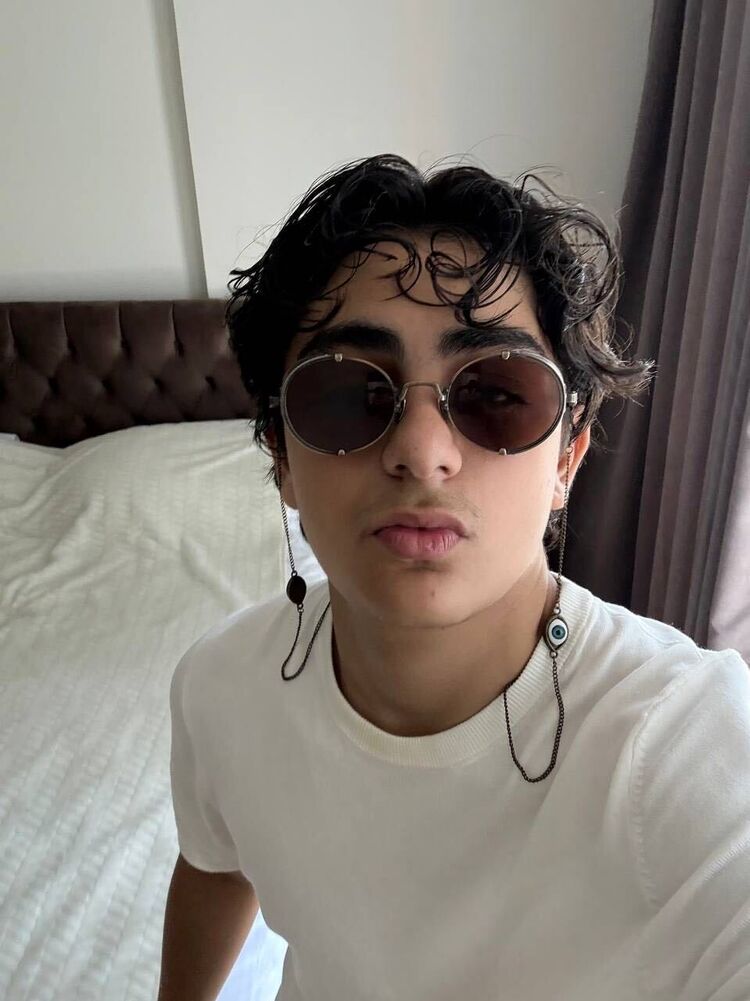  52768904  Jonatan, 18 ,    