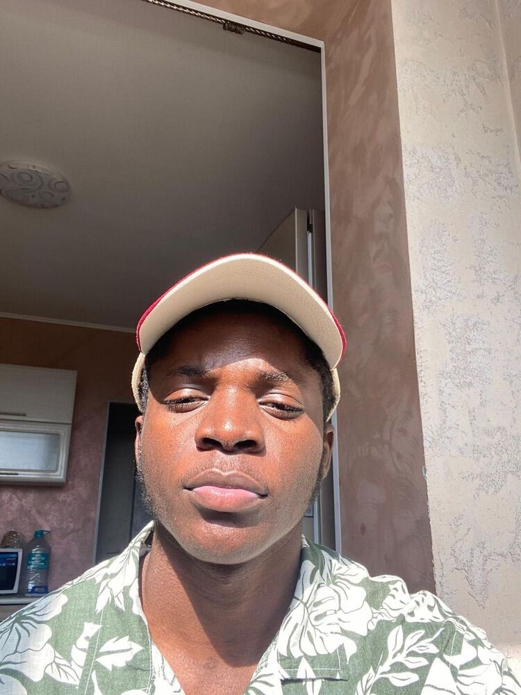  54724184  David, 22 ,    