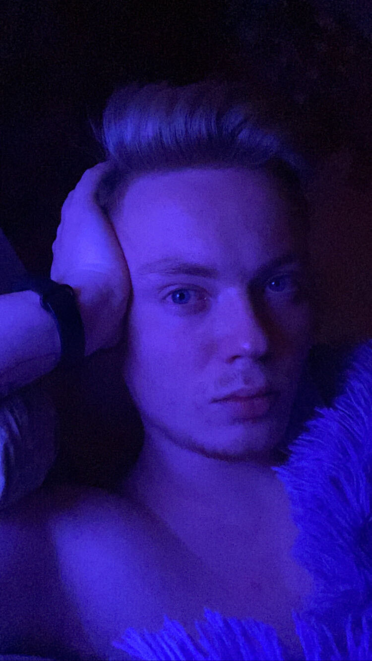 38960634  Dmitry, 25 ,    