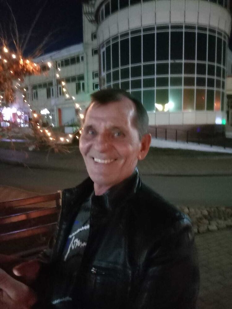 52823334  Slava, 55 ,    