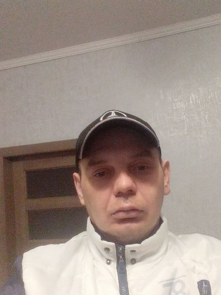  ,   Viktor, 35 ,   ,   