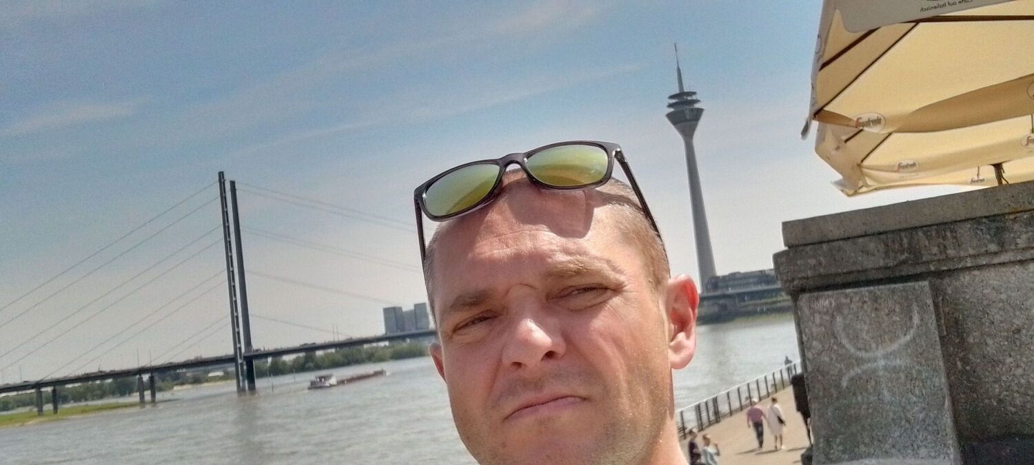  43717214  Artur, 40 ,    Krefeld