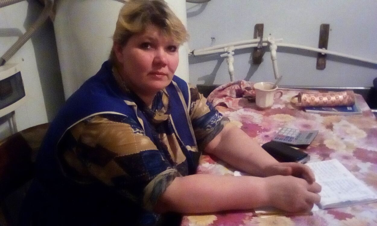 45080264  Elena, 46 ,    