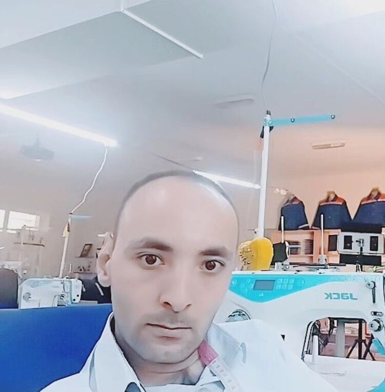  48012684  Ehmed, 31 ,    