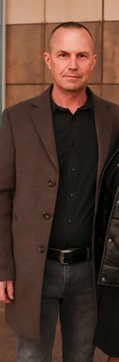  54355164  Yury, 37 ,    