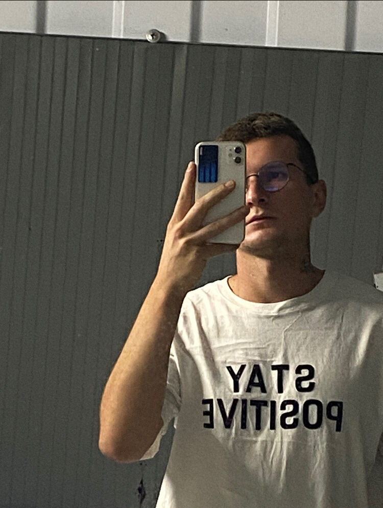  52930744  , 24 ,    