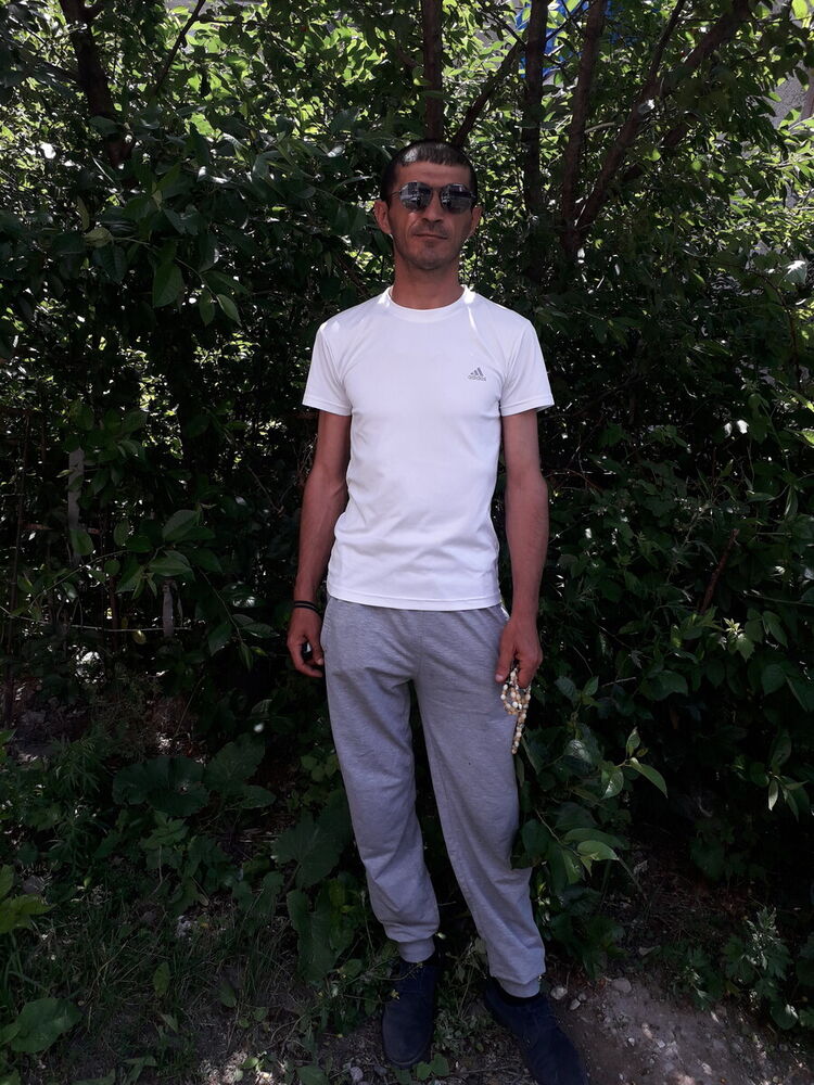  21306784  Armen, 44 ,    