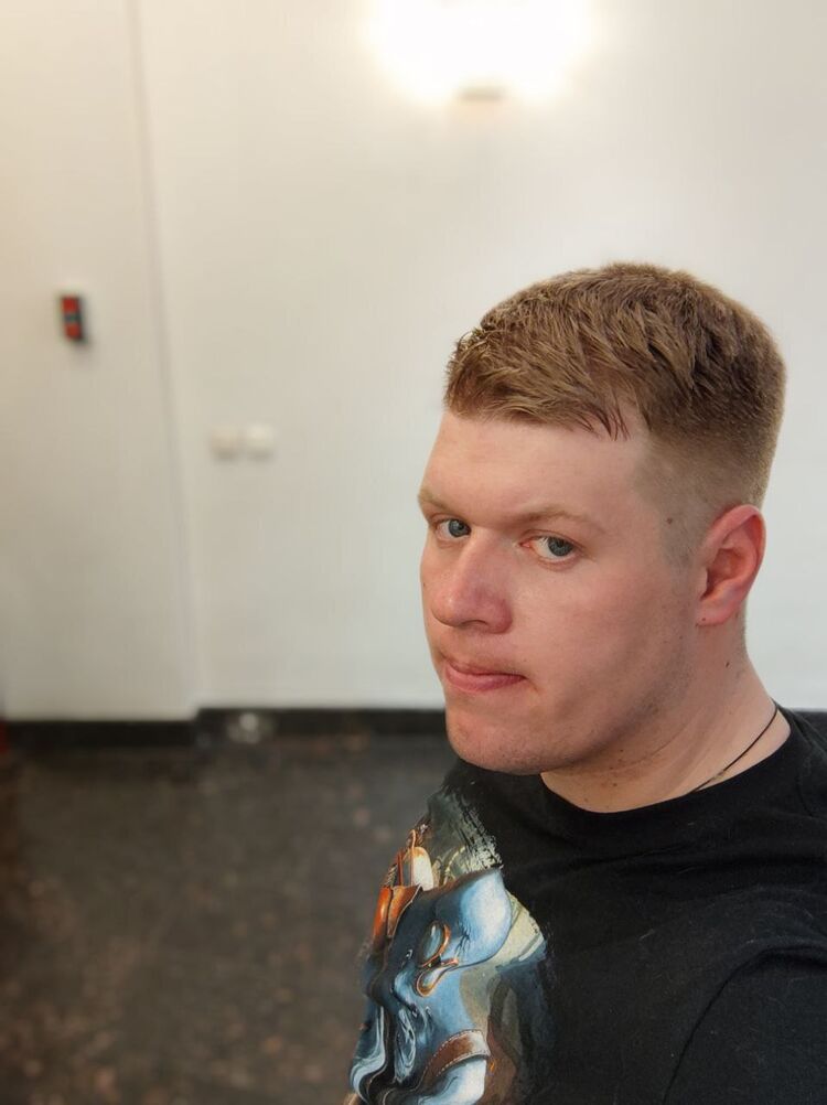  52903304  Stanislav, 33 ,    
