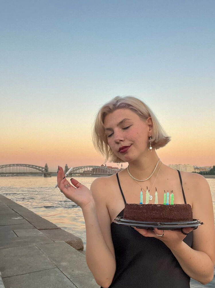  27911494  , 21 ,    -