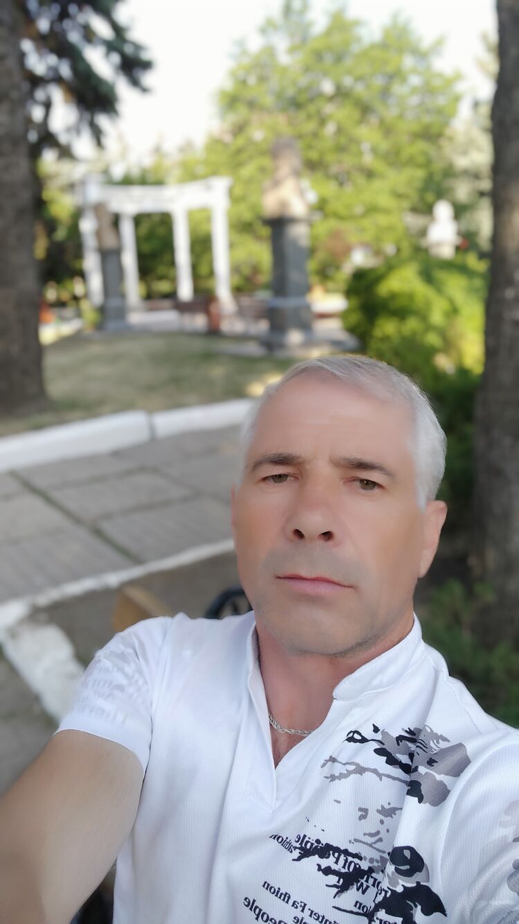  47062344  Vasile, 52 ,    