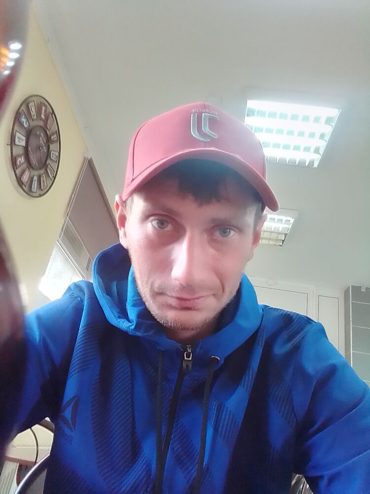  ,   Mikhail, 32 ,   ,   , c 