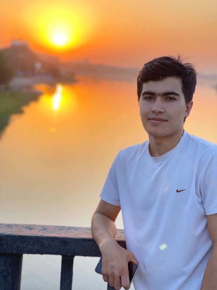  31341474  Behruz, 24 ,    