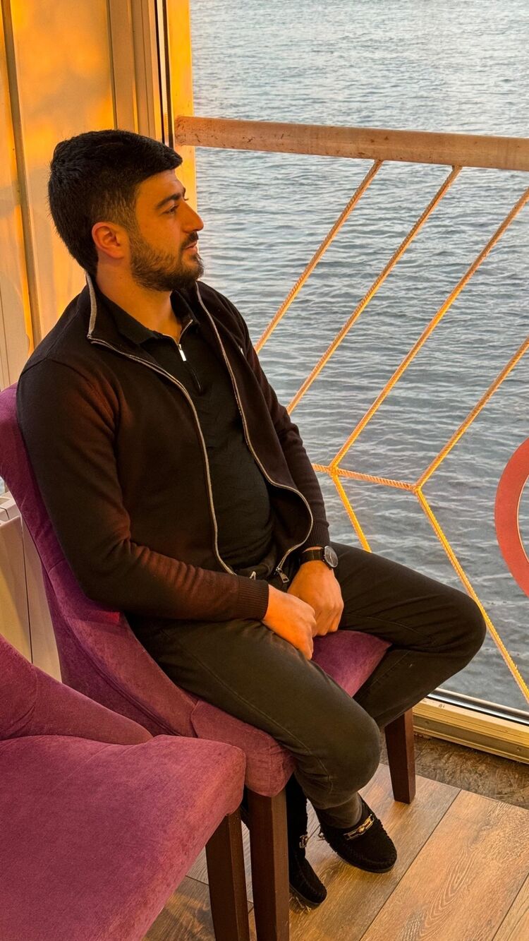  44642064  Sadiq, 26 ,    -