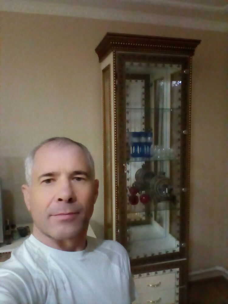 32478274  Vasile, 52 ,    