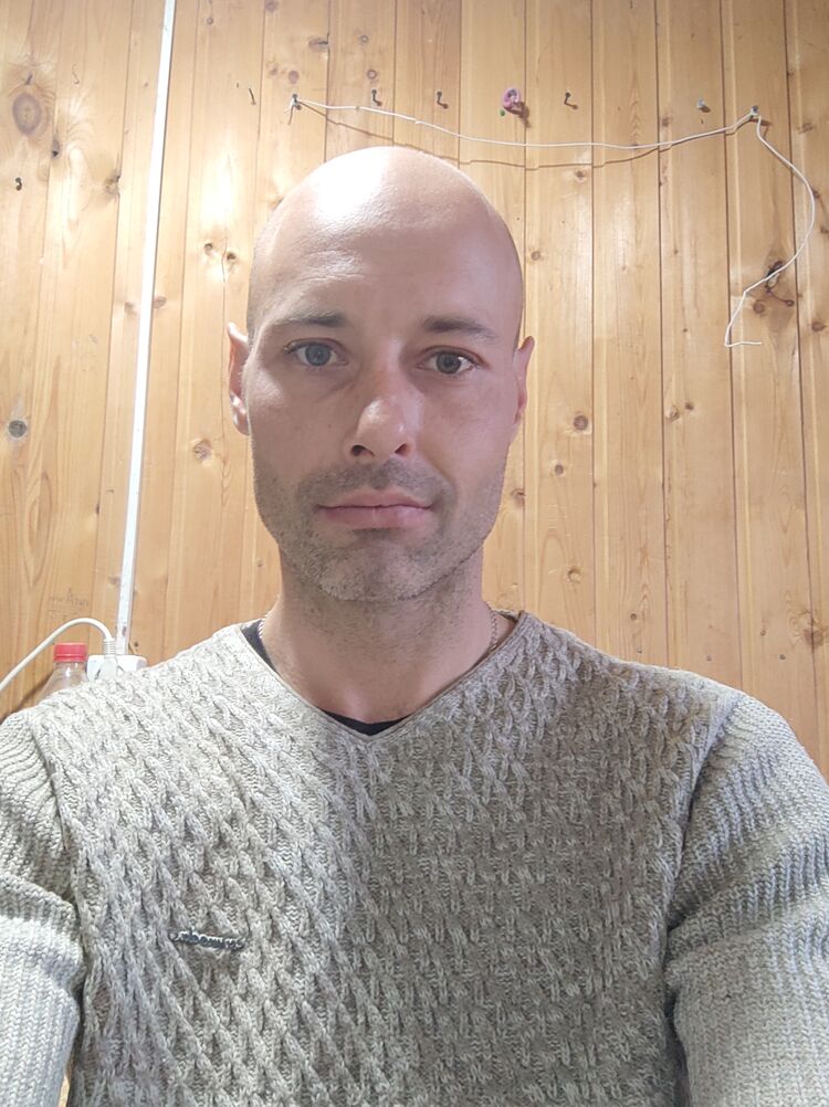  24712824  Oleg, 42 ,    