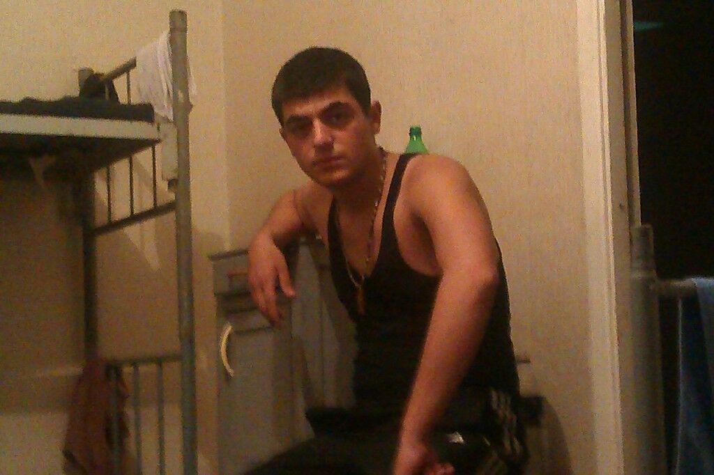  ,   Artur, 44 ,   ,   , c 